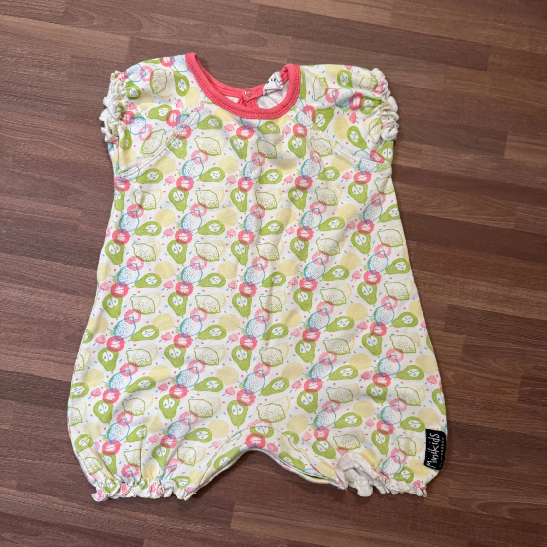 Fruktmönstrad romper