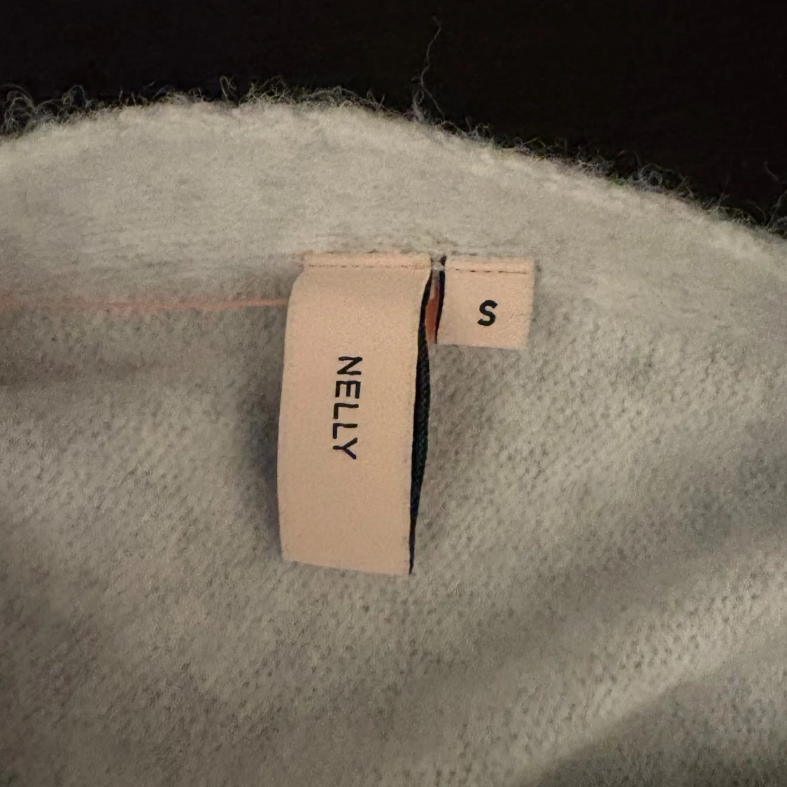 Ljusgrå offshoulder stickad tröja Nelly - 2