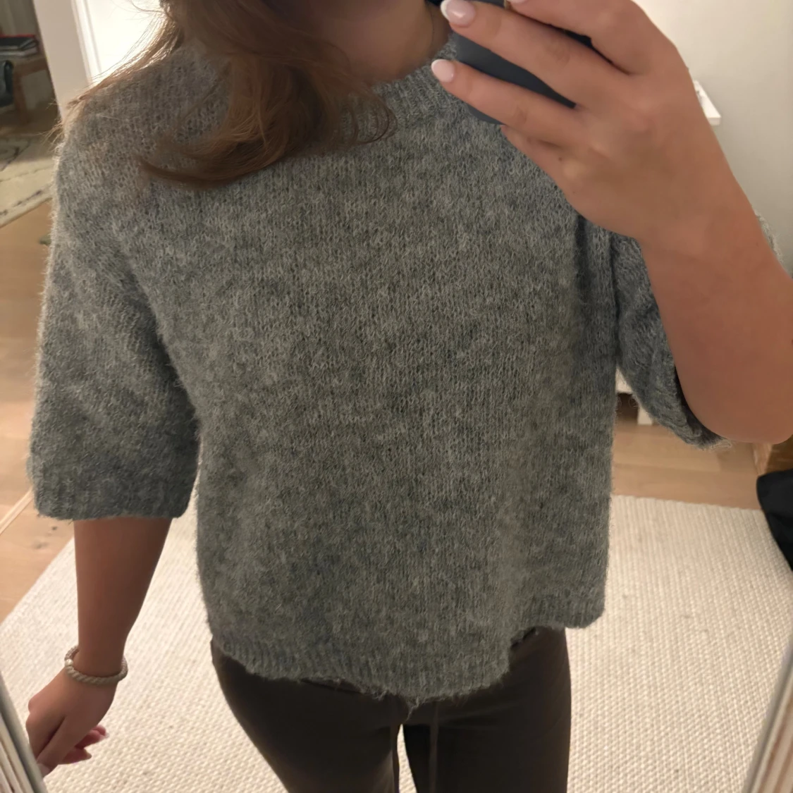 Grå stickad tröja från AWARE/Vero Moda 