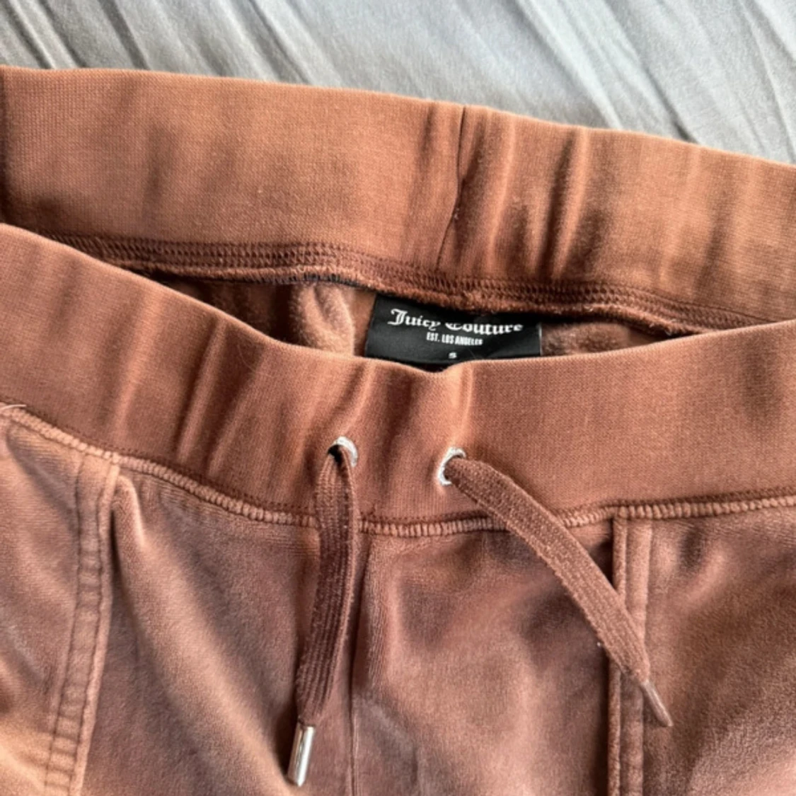 Bruna velourbyxor Juicy Couture - 1