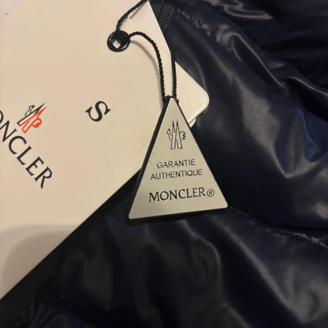 Mörkblå pufferjacka från Moncler - 2