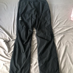 Haglöfs byxor herr - Säljer nu mina Haglöfs byxor storlek M, lite söndriga på sidan men går o fixa och man ser inte det. Skick 8/10. Nypris 1000kr, mitt pris 400kr. Storlek M