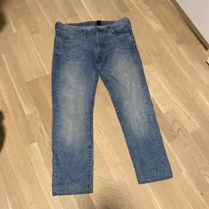 Straight cut jeans
