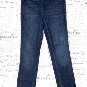 Jeans stretchiga. Storlek 38. 100 kr - Helt oanvända jeans från NAKD