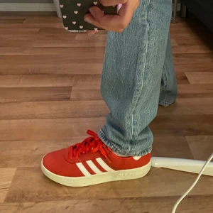 Adidas skor - Superfina skor som inte finns att köpa längre. De har knappt använts.