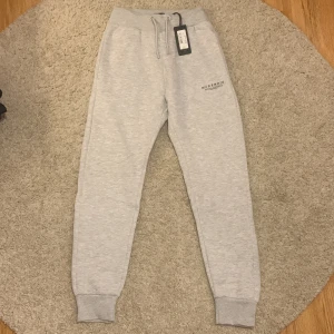 Mckenzie - Mckenzie Gråa Mjukisbyxor | Storlek M med tags kvar | Oanvända | Skick 10/10 | Pris kan alltid diskuteras | Frågor tas i PM |