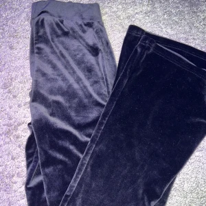Mjukisar - Utsvängda byxor, jätte skönt material och aldrig använda