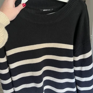 Stickad tröja  - Fin stickad tröja från Gina   Populära randiga tröjan finns ej att köpa på Gina längre. Strl M men passar allt från s-l 