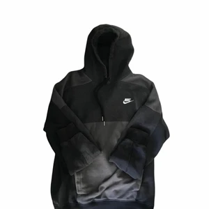 Nike hoodie  - Nike hoodie  Storlek s  Pris 299kr  Fraktar eller möts upp i Gbg 