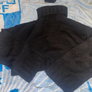 Stickad kroppad polotröja  - Aldrig använd