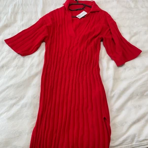 Klänning - Helt ny klänning från Gina Tricot. Aldrig använd.