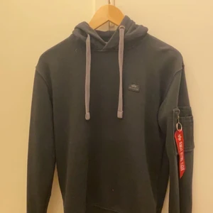 Alpha tröja - Har haft denna ganska länge i min garderob och jag köpte denna för kanske 2-3 år sedan. helt Äkta köpte den i  butik. 