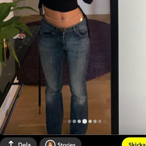 Low waisted jeans  - Jättefina lågmidjade jeans från Lee som tyvärr blivit för små för mig 💗💗 Står ingen storlek men skulle säga att det passar som xs och för någon som är runt 160💞 Köparen betalar för frakt som är 59kr och jag ansvarar inte för postens slarv💖 Bud är bindande