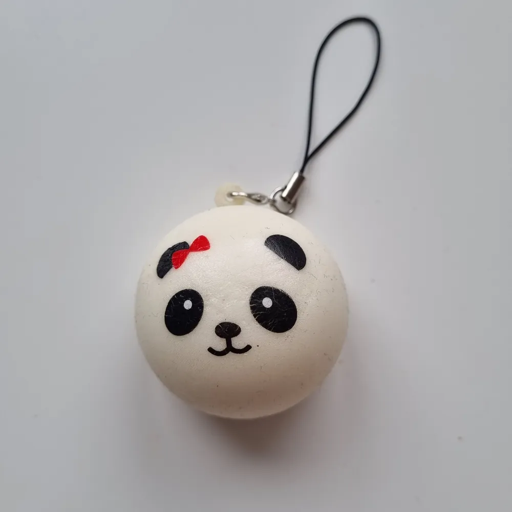 Säljer en liten söt squishy i form av en panda. Köptes på Wish och är i bra skick, aldrig använd. ❗️Köp inte direkt, jag tar swish❗️. Övrigt.