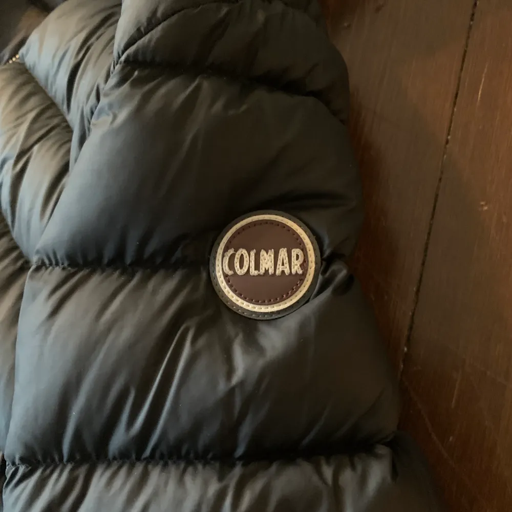 Säljer min fina Colmarjacka som tyvärr är för liten nu, jackan är i bra skick och är i storlek 42 som motsvarar storlek 36. . Jackor.