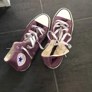 Lila converse som inte kommer till användning längre💜många som skriver så om du är intresserad var snabb!