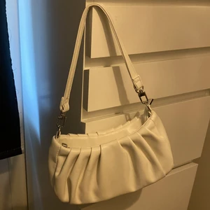 Vit Handväska  - Köpt från shein. Aldrig använd