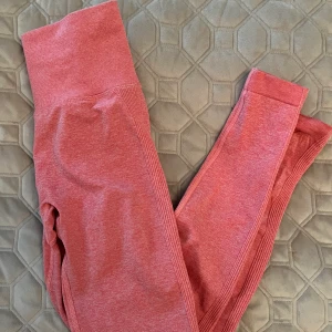 Shein tights s - Superfina tights från shein. Använda tre gånger. Skick 9/10. Har flera färger därav säljer jag dessa. Storlek s. 💪🏻