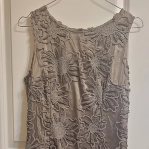 festklänningar  - 1 klänning 300, båda 800kr, oanvända festklänningar, nyskick.