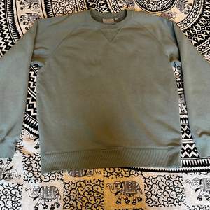 Snygg grön Carhartt tröja i storlek M. Skick 9/10 köpt för 3 år sedan