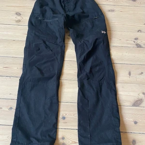 Utomhus byxor - Ett par utomhus byxor i väldigt skönt material :)