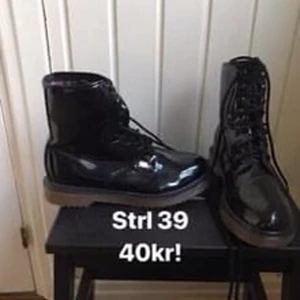 Kängor!  - Snygga kängor i gott skick! Köparen står för frakten. Finns i Malmö. 