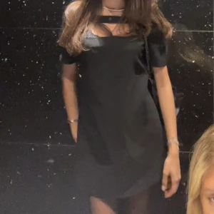 Zara choker klänning  - Använd fåtal gången Storlek M men sitter som S/XS :))  Jag är ca 170 och den sitter bra på mig