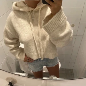 Stickad hoodie - Stickad hoodie från Zara💗 slutsåld Toppskick. 