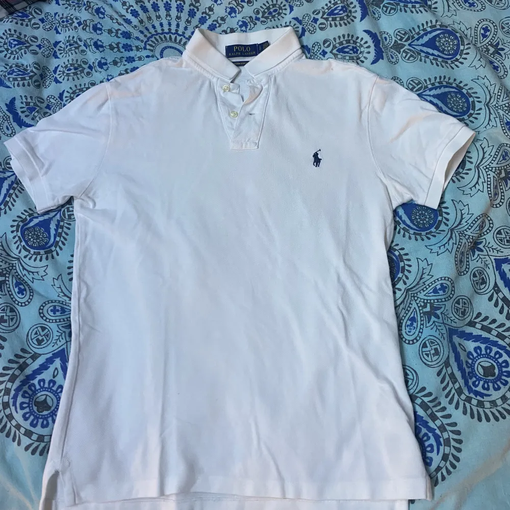 Slim fit, storlek S. T-paidat.
