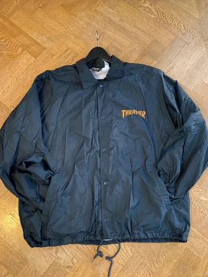 Vintage thrasher - Thrasher regnjacka vintage går inte att köpa! Pris kan diskuteras köpt på 80 talet! Kond 10/10
