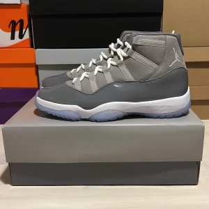 Jordan 11 cool gray - Jordan 11 cool gray, ds / oanvända. Skriv för mer bilder.