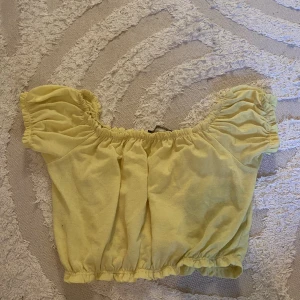 Gina tricot topp - Fin söt topp från Gina tricot. Storlek M