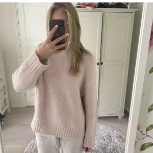 Stickad tröja - Stickad ljusrosa tröja från zara. Storlek S❤️🙌🏼