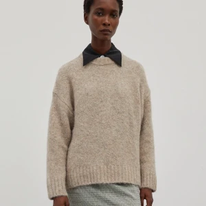 Stickad tröja - Superfin stickad tröja från Edited. Nypris: 1095kr