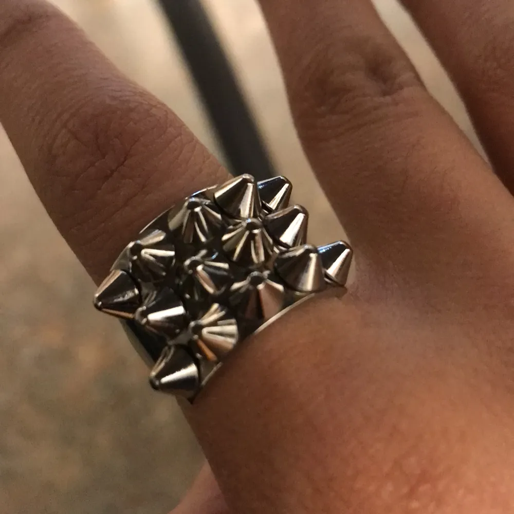 Super cool äkta edblad ring ❤️‍🔥❤️‍🔥❤️‍🔥. Accessoarer.