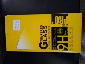 Säkerhetsglas till mobil  - 1.a bilden är säkerhetsglas till mobil(det gör så att glaset ej spricker ifall man tappar den😌 2.a bilden är två olika skal, den med tigern är till iphone 6s men den andra var felköp,så hoppas ni ser vad det är. 15 kr styck+frakt,Swish finns 🌞Anki