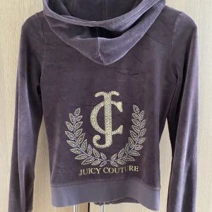 Juicy Couture kofta - Brun Juicy kofta köpt på plick, storlek S. 