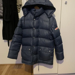 Skön dunjacka  - Skön o varm dunjacka skriv för mer info 