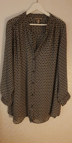 Oversize skjorta  - En fin oversize skjorta från H&M i stl 2xl 