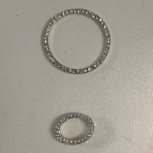 Halsband - Ingen kedja ingår. 10 för den lilla och 5 för den stora. 15 kr frakt! ❣️