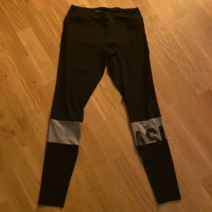 Träningsleggings  - Träningsleggings asics storlek s Köpare står för frakt