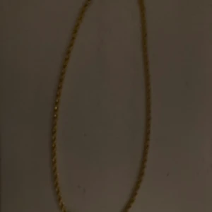 Guld och silver halsband  - GULD=100kr Silver=100kr  Du står för frakten 