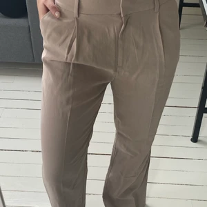Helt nya kostymbyxor från hm - Helt nya biege kostymbyxor från hm