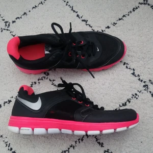 Nike Training Free XT Motion Fit  - Jättefina och så sköna träningsskor i nyskick! Endast använda ett fåtal gånger inomhus. Strl 37,5.