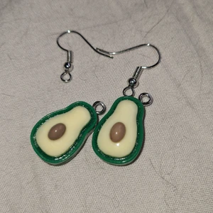 Örhängen  - Avokado örhängen  oanvända grön och bruna jätte fina 