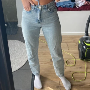 Ljusblå jeans, hög midja  - Från Gina Tricot, väl använda men utan skador💖💖