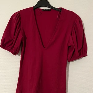 Zara tröja - Vinröd tröja från zara i storlek M