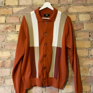 Stussy Cardigan Storlek M - Orange cardigan, nästan helt ny, använd 1 gång