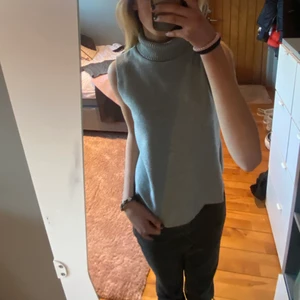 Polo - FÖRST TILL KVARN! Super fin polo tröja utan armar som inte kommer till användning längre!💕💕💕