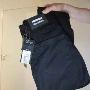 Dr denim 26/30 Skinny high waisted jeans - Byxorna är alldeles för små för mig, passar dig med storlek S. Högmidjade Skinny jeans ALDRIG ANVÄNT. Originalpris: 499, Mitt pris: 175